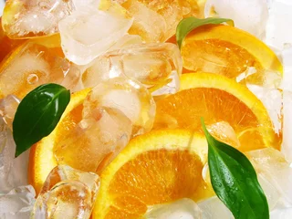 Meubelstickers sinaasappelfruit met ijsblokjes © piotr_roae