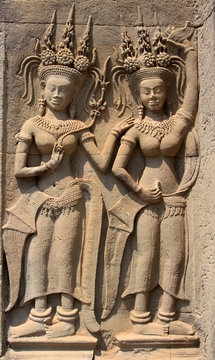 D&eacute;vatas ou danseuses terrestres &agrave;  Angkor Wat