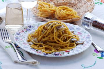 Bigoli in salsa di sarde - Primi piatti - Ricette del Veneto