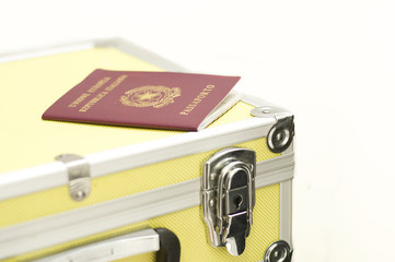 valigia e passaporto