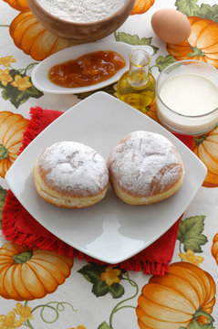 Krapfen ripieni di marmellata