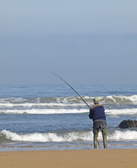 Pescador en la playa