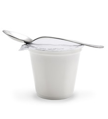 Yogurt Bianco Isolato su sfondo Bianco
