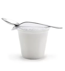Abwaschbare Fototapete Milchprodukte Yogurt Bianco Isolato su sfondo Bianco