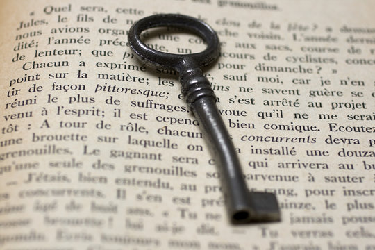 Chiave su in libro