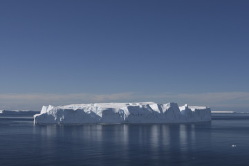 Fototapeta na wymiar Iceberg in Antarctic waters