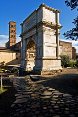 arco di trionfo del imperatore Tito a Roma in Italia