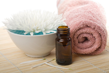 Obraz na płótnie Canvas towels and essential oil isolated. spa and body care