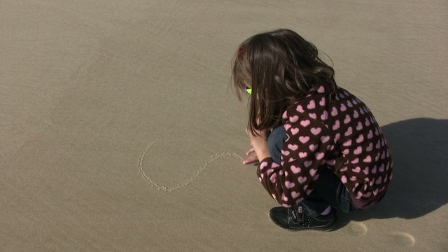 dessiner un dollar sur le sable