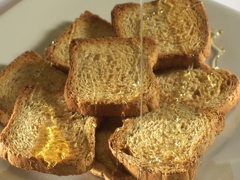 miele su fette biscottate