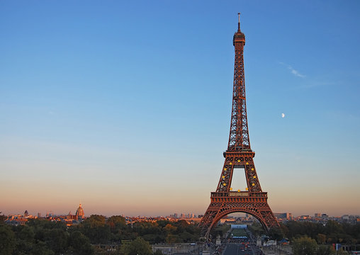 Kind on Eiffel Tower during a decline