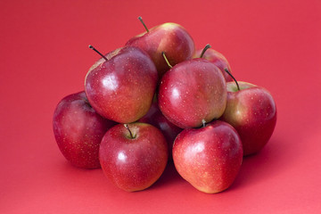red apples