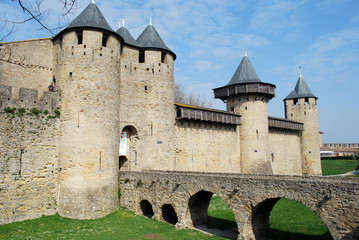 Fototapeta na wymiar W mieście Carcassonne