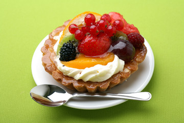 Cake with fresh fruits