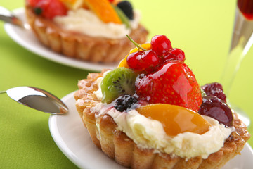 Cake with fresh fruits