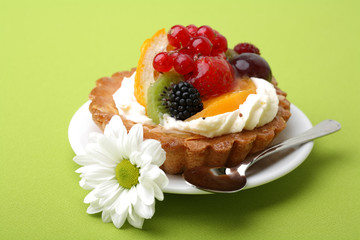 Cake with fresh fruits