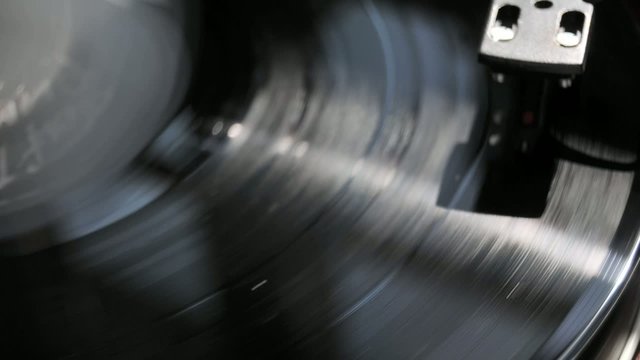 analog vinyl playing