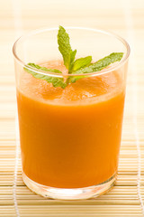 fresh carrot juice and mint
