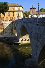 ponte sull'isola Tiberina a Roma in Italia