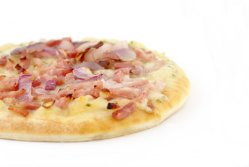 pizza sur fond blanc