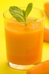 fresh carrot juice and mint
