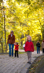 Fototapeta premium Family in autumn park