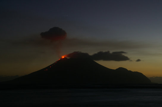 Ausbruch des Vulkan Lopevi, Vanuatu
