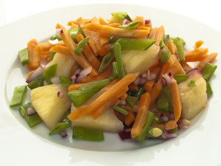 Ananassalat mit Möhren
