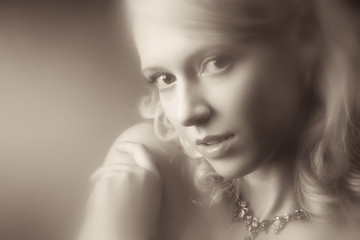 Obraz premium Young woman romantic portrait