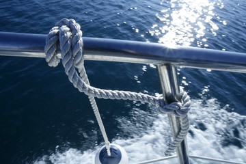 Marine fender knot around boat lee