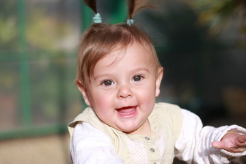 portrait de bébé heureux