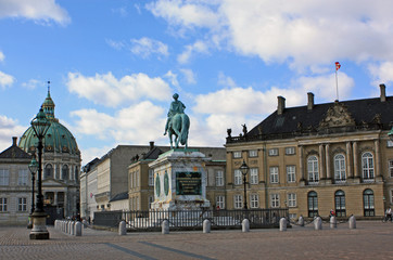 Fototapeta na wymiar Kopenhaga - Pałac Amalienborg i Kościół Frederika
