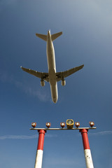 Flugzeug beim Landeanflug