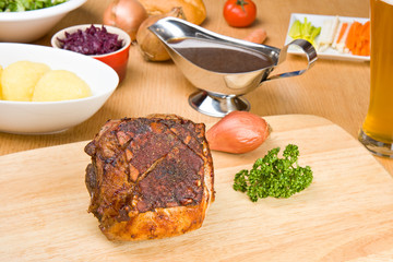 bayerischen Schweinebraten mit Knödel
