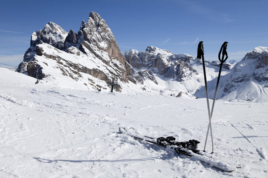 Skipause in den Dolomiten im Winter