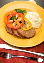 meatloaf with mashed potates and broccoli