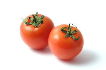 Pomodori rossi su sfondo bianco
