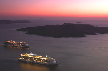 Obraz premium Cruise liners by sunset
