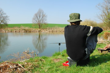 Obraz premium Angeln am Karpfenteich