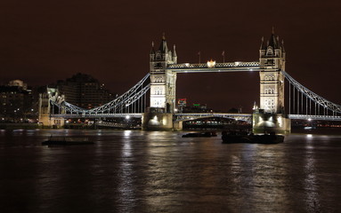 Fototapeta na wymiar Tower Bridge - Southwark, Londres, Angleterre