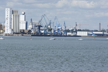 Fototapeta premium Zone portuaire et industrielle de Lorient (Bretagne, Morbihan)