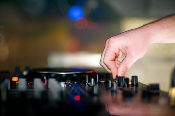 Deejay’s hand