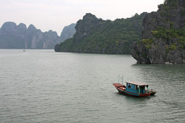 halong,d&eacute;part des p&ecirc;cheurs