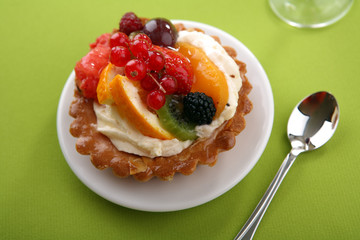 Cake with fresh fruits