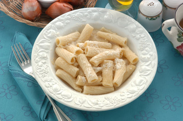 Maccheroni allo scalogno - Primi Emilia Romagna