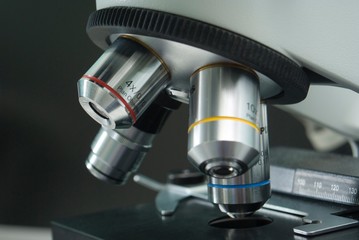 Fototapeta na wymiar Mikroskop bliska
