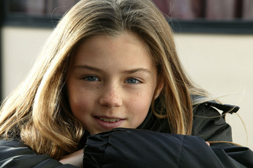 jeune fille à l'école