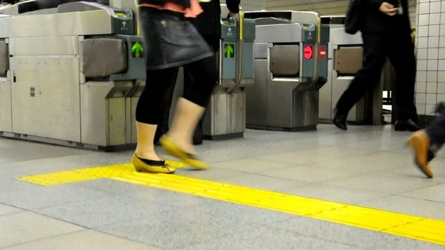 Portillons du m&eacute;tro de Tokyo - HD