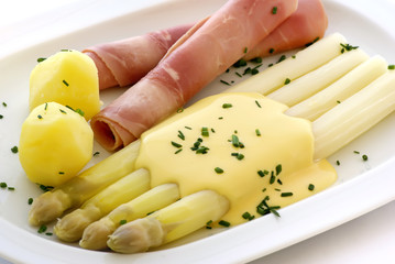 Spargel mit Schinken