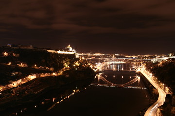 Vista nocturna da cidade do Porto, Portugal